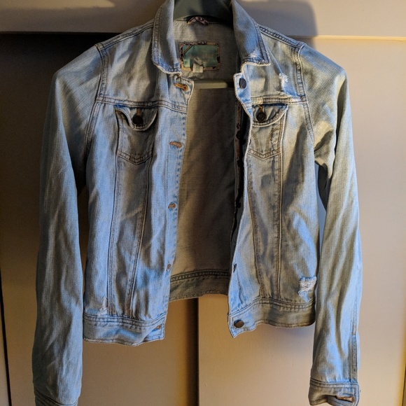 Jean jacket - Picture 1 of 4